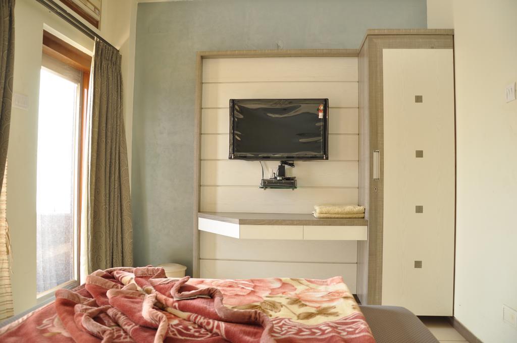 Hôtel Raval Bunglow à Panchgani Extérieur photo