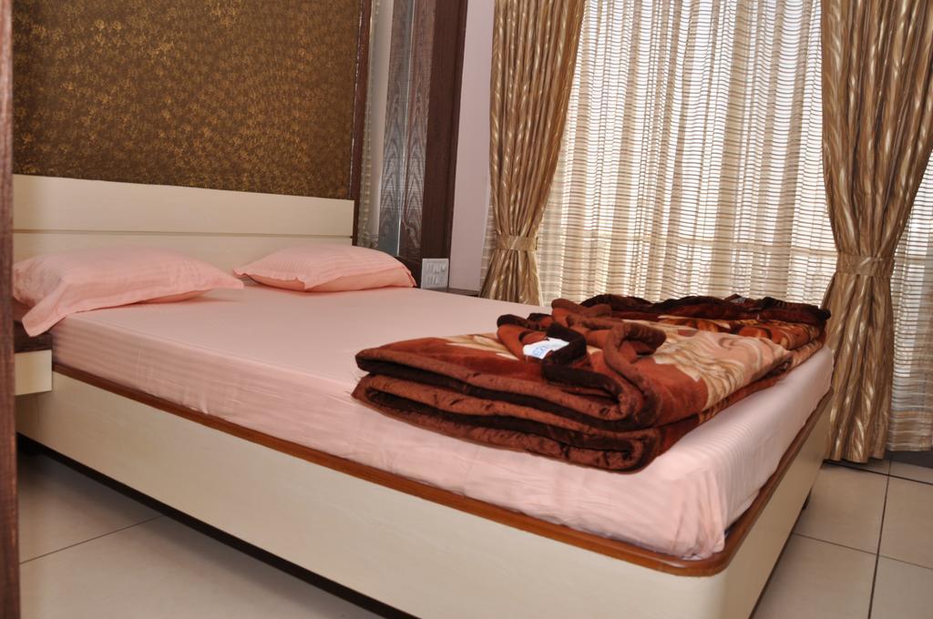 Hôtel Raval Bunglow à Panchgani Extérieur photo
